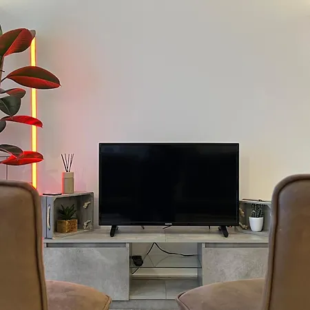 Cozy And Quiet 10 Min From Train Station