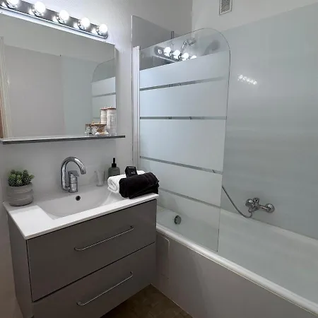Cozy And Quiet 10 Min From Train Station Lejlighed