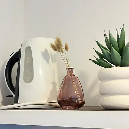 Cozy And Quiet 10 Min From Train Station