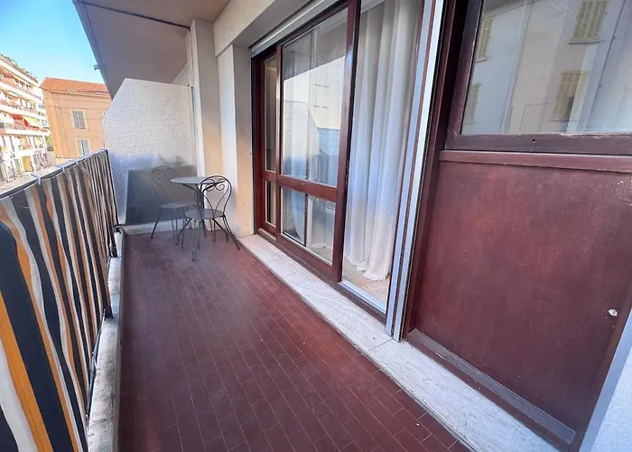 Cozy And Quiet 10 Min From Train Station