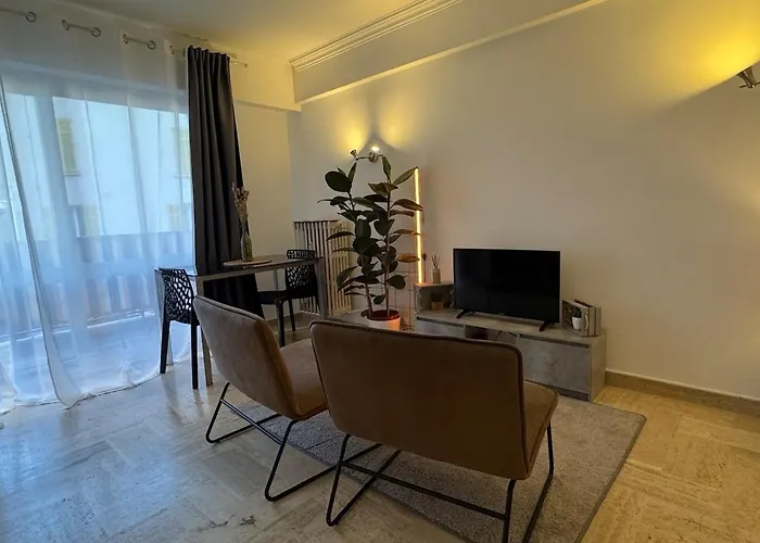 Cozy And Quiet 10 Min From Train Station Cannes