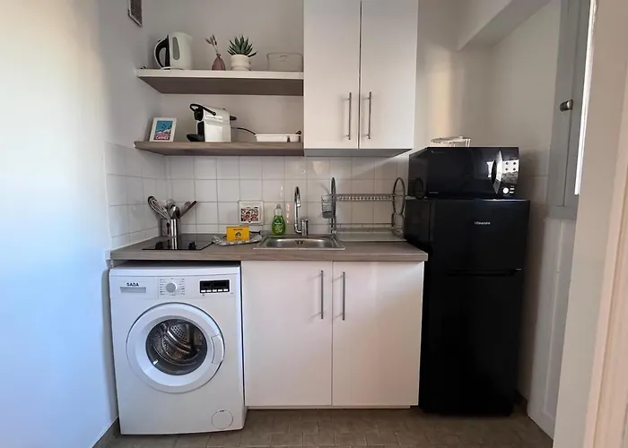 Cozy And Quiet 10 Min From Train Station Cannes