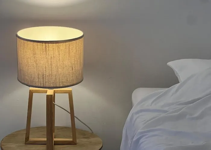 Cozy And Quiet 10 Min From Train Station Apartment *