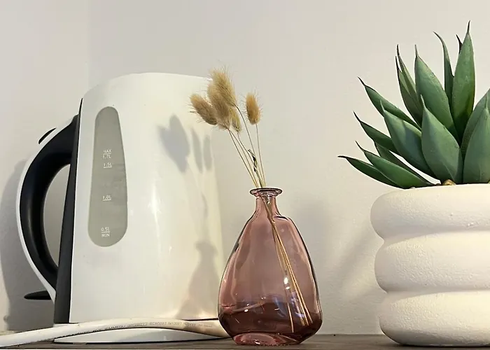 Cozy&quiet 10 Min From Train Station