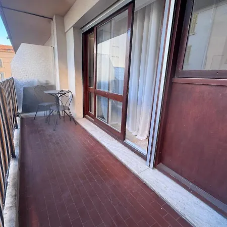 Cozy And Quiet 10 Min From Train Station
